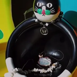 Tuxedo Cat Storage Bowl-"Feed" this tuxedo cat with your candies, keys, or trinkets.