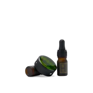 Real Plant Specimen Car Diffuser-Handcrafted with natural Boxwood leaves encased in clear resin, ensuring every piece features a unique shape and color.